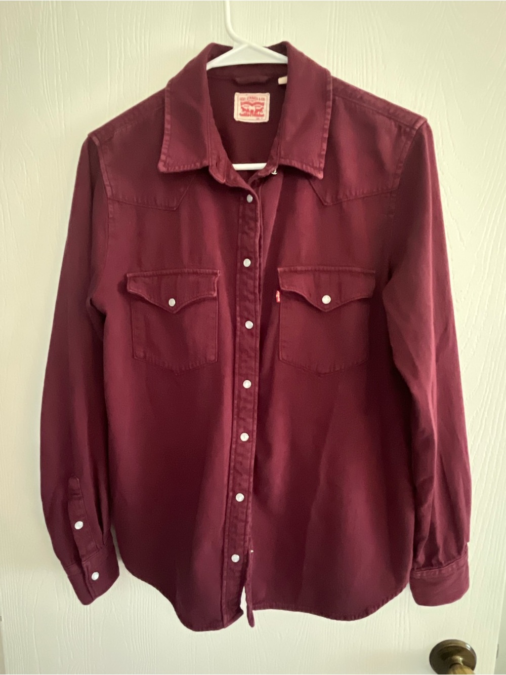 Ladies Levi’s Burgundy Western Button Up